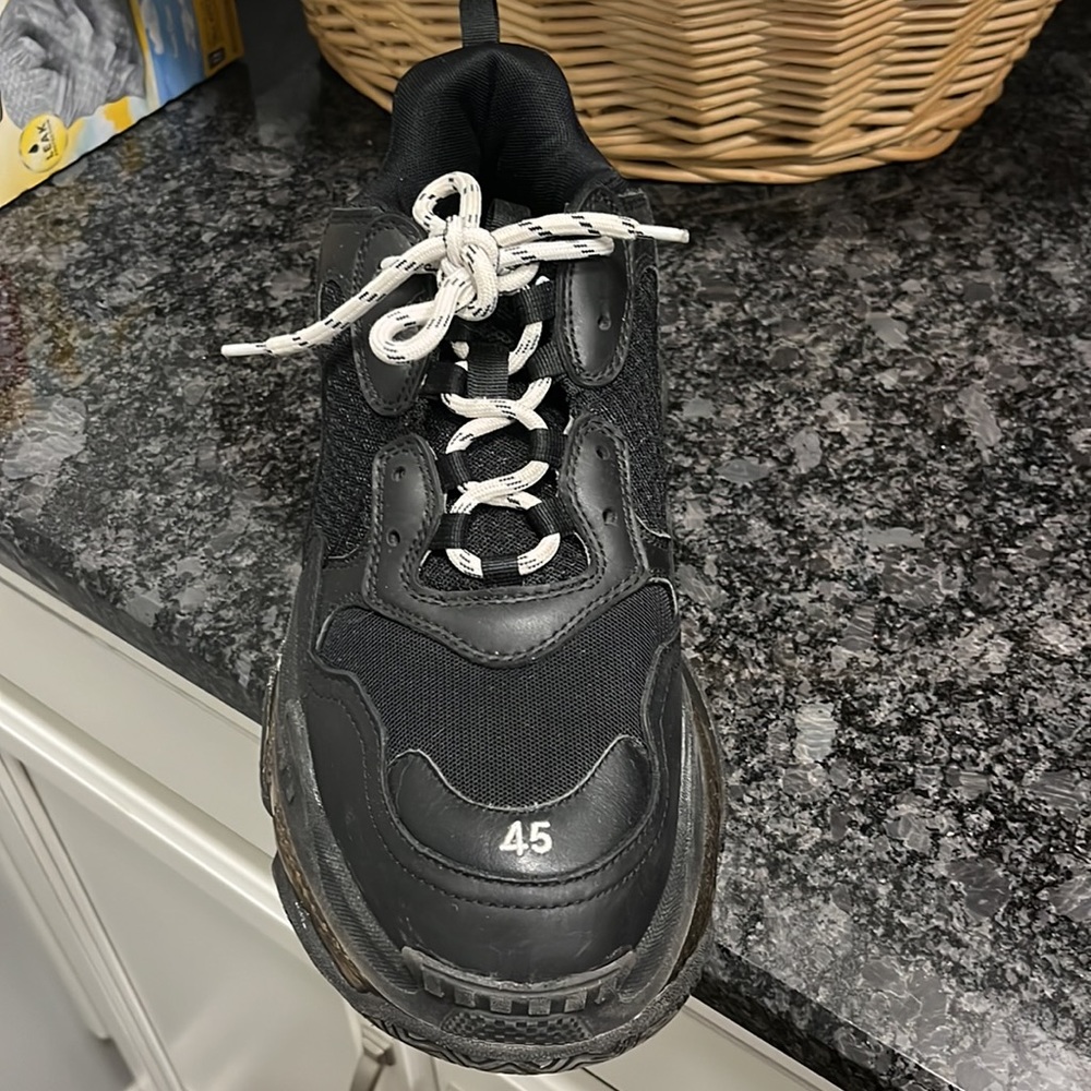 Balenciaga Triple S - Picture 2 of 4